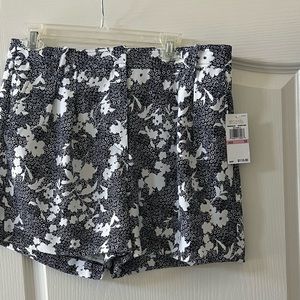 NWT Michael Michael Kors shorts Size 10